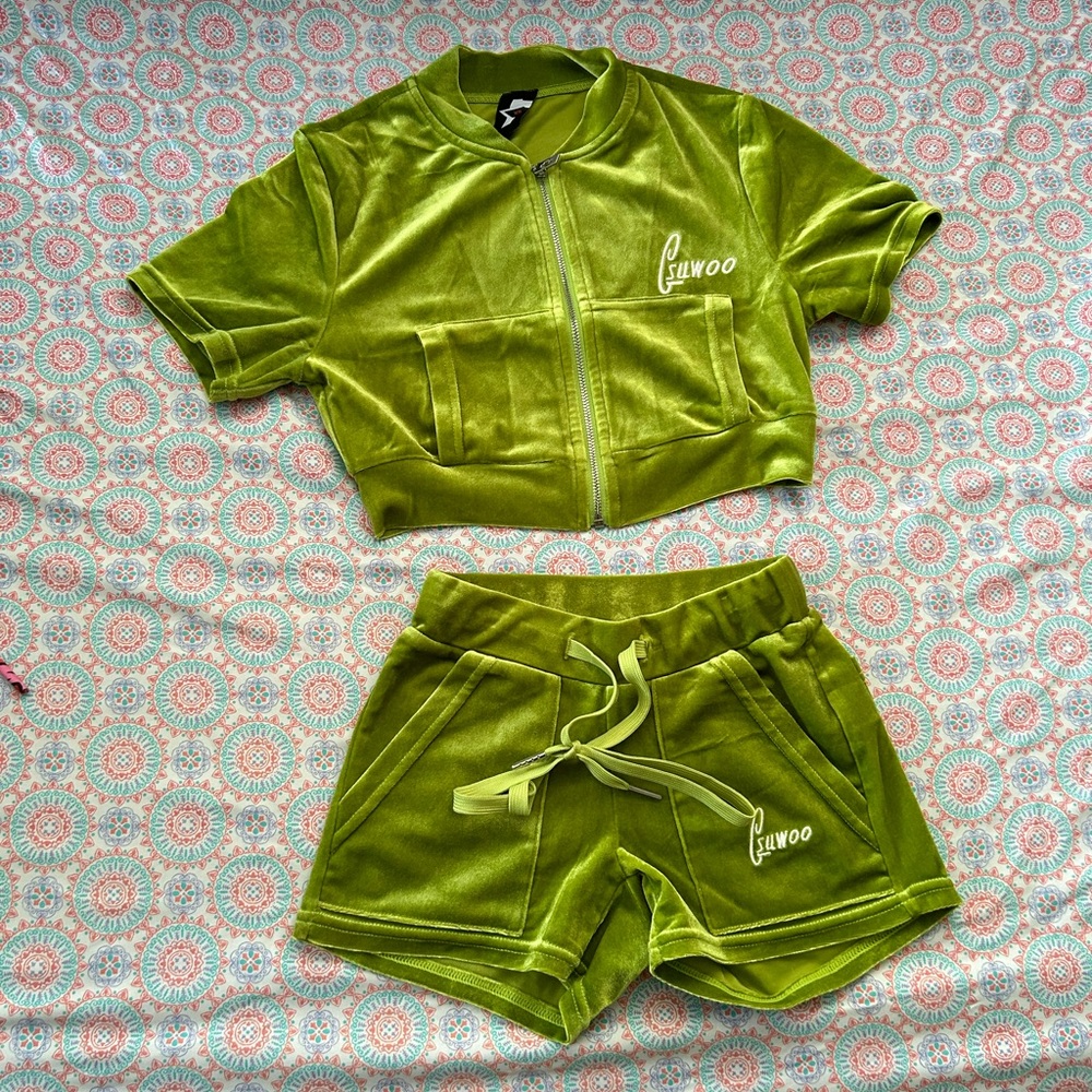 GSUWOO 2 PIECE SET.